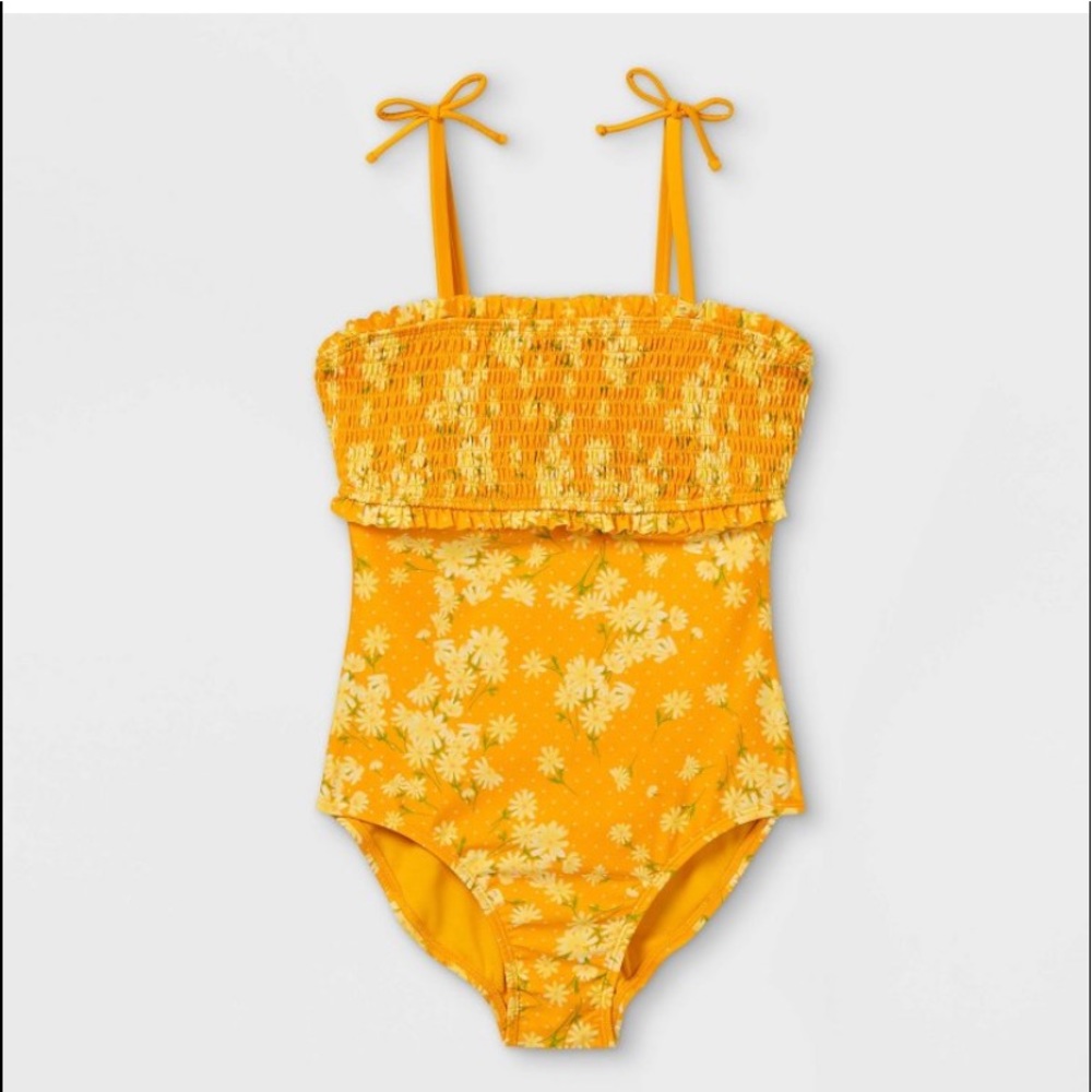 Girls swimsuit